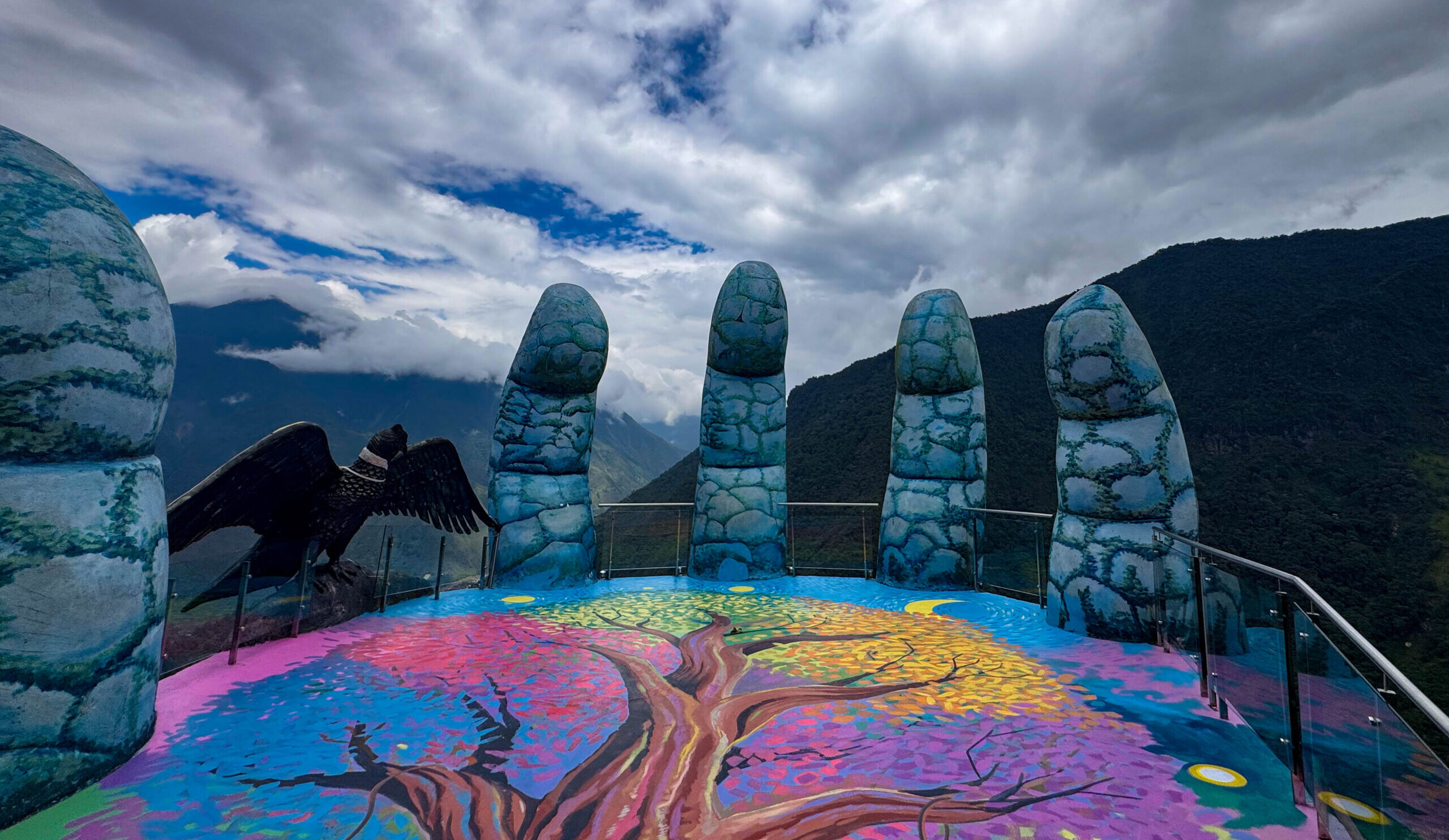 Viewpoint and monument of the Hand of Pachamama in Baños Equator-Expeditions Viewpoint and monument of the Hand of Pachamama in Baños